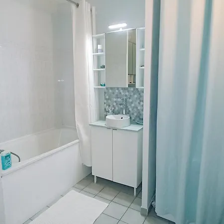 T2 Avec Garage Et Piscine A